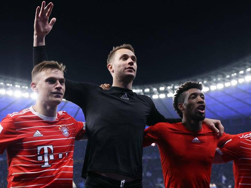 Manuel Neuer volvió a la portería del Bayern Múnich y celebró la victoria sobre el Hertha de Berlín.