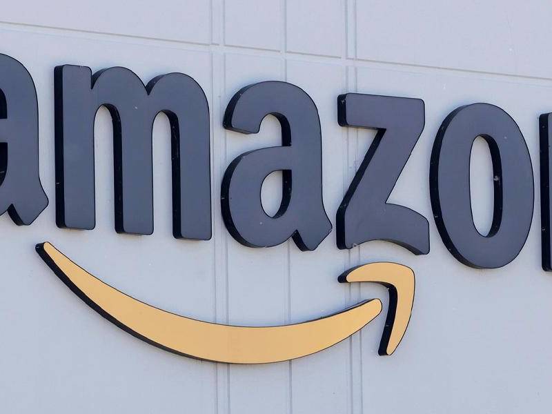 Vista del logo de la compañía Amazon.