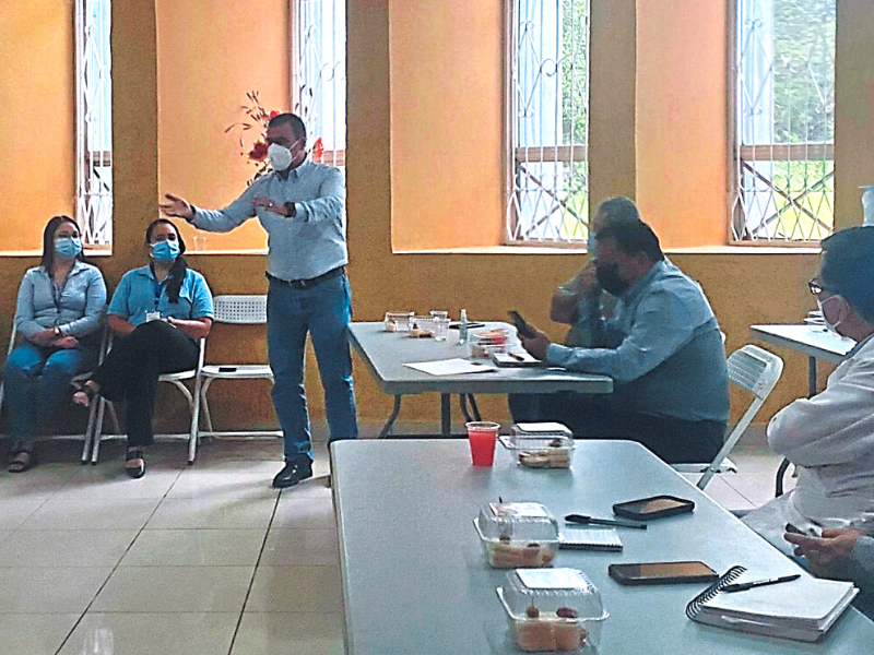 Un equipo de la comisión de transición de salud visitó la Región Departamental de Cortés.