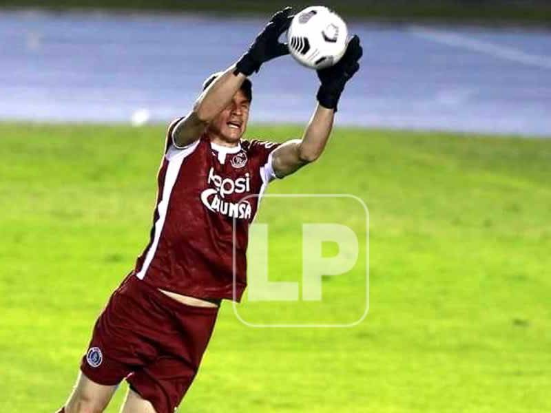 Jonathan Rougier durante el entrenamiento de Motagua en el estadio Dorteo Guamuch Flores de la Ciudad de Guatemala.