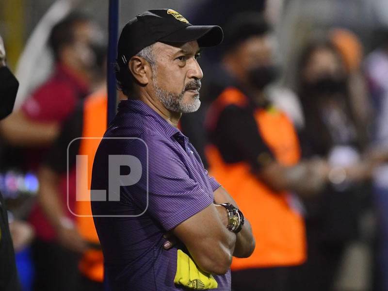 Raúl ‘Potro’ Gutiérrez, entrenador del Real España, durante la Gran Final del Torneo Apertura 2021 ante Olimpia.