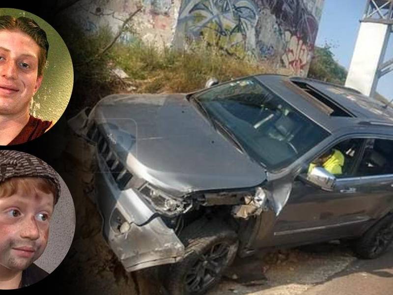 El vehículo quedó a la orilla de una carretera.