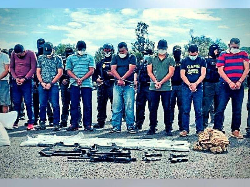 Vinculan con banda “Los Grillos” a policías capturados en quite de droga