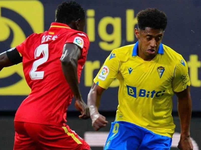 El hondureño ‘Choco’ Lozano jugó de titular con el Cádiz frente al Getafe.