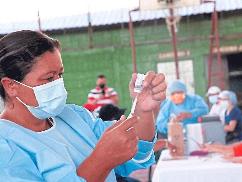 Por su variedad de mutaciones es más transmisible y agresiva, dice experto.