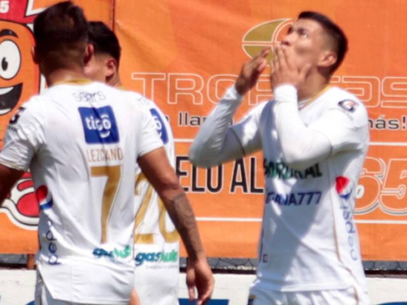 Kevin López ya gritó su primer gol en Guatemala con el Comunicaciones.