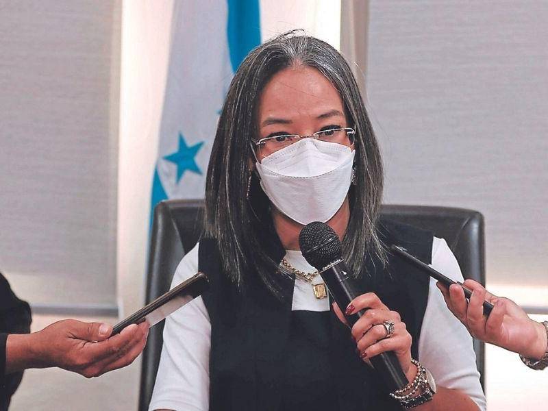 La entidad sostiene que parientes del exmadatario sustrajeron más de L2,000 millones.