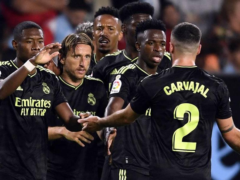 Los jugadores del Real Madrid celebrando el golazo de Luka Modric contra el Celta de Vigo.