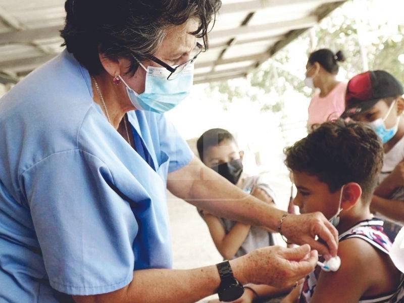 Autoridades de Salud exhortan a padres que vacunen a sus hijos.