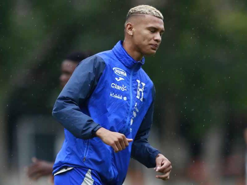 Kervin Arriaga fue baja en el partido de Honduras ante Estados Unidos al no poder viajar poe la alaerta migratoria.