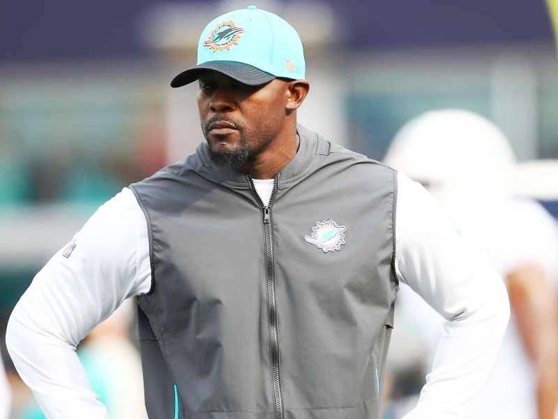 Brian Flores, entrenador de origen hondureño, alega que han sufrido discriminación por parte de la NFL.