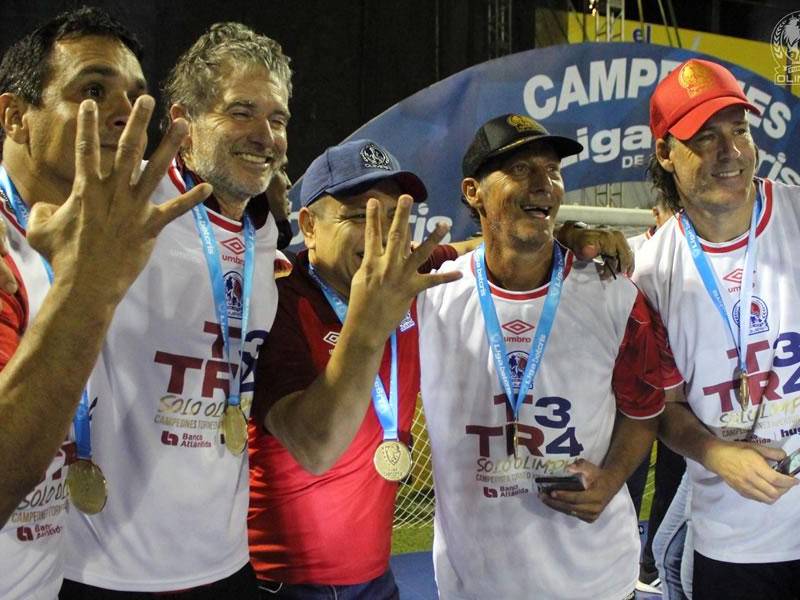 Pedro Troglio tiene contrato con el club blanco hasta junio de 2022.