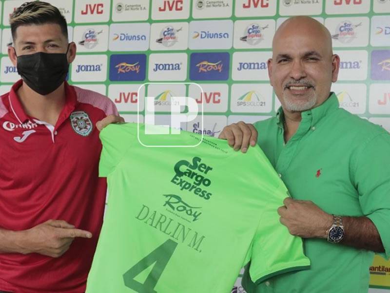 Orinson Amaya, feliz presentando a Francisco Martínez como nuevo jugador del Marathón.