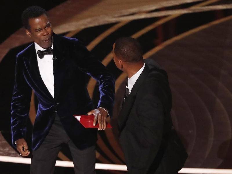 El actor Will Smith le propinó una bofetada a su colega Chris Rock.