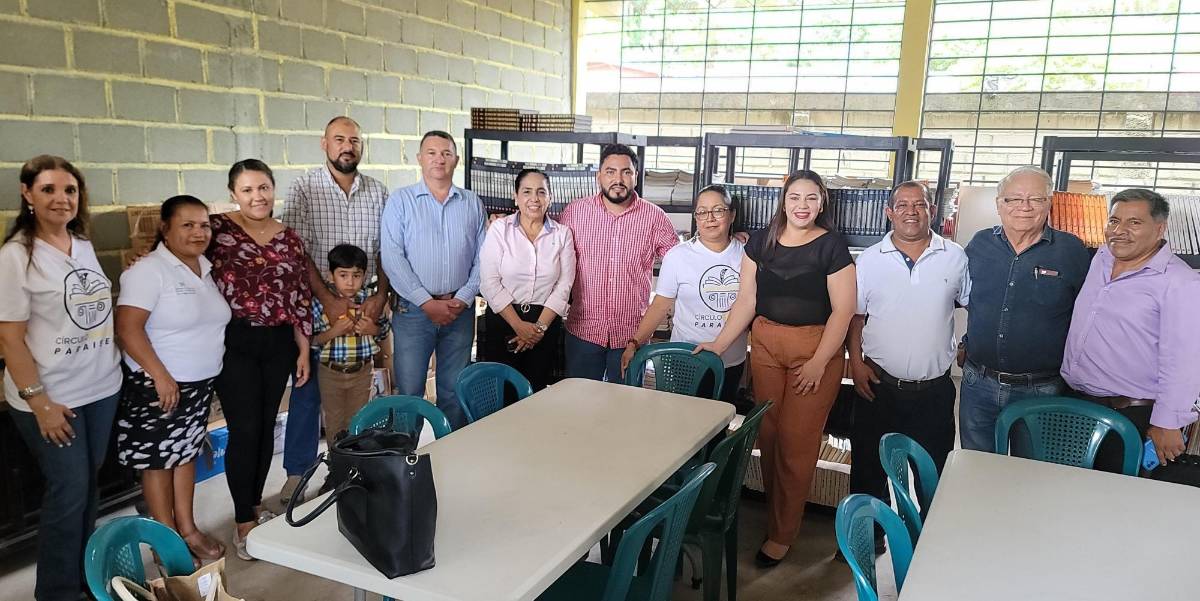 Representantes de la comunidad y organizadores