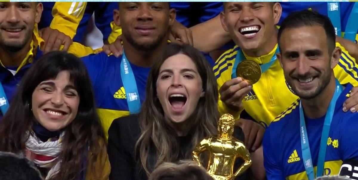 Las hijas de Maradona, Dalma y Giannina, también estuvieron presentes en el festejo de la conquista de la Copa.