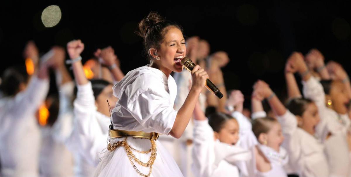 Jennifer López le contó a Jimmy Fallon en un episodio de The Tonight Show sobre el talento para el canto de su hija, después de su actuación en el Super Bowl, donde Muñiz hizo un cameo sorpresa en el escenario.