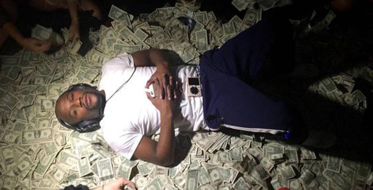 “Mayweather está en bancarrota y se gastó el dinero en chicas”