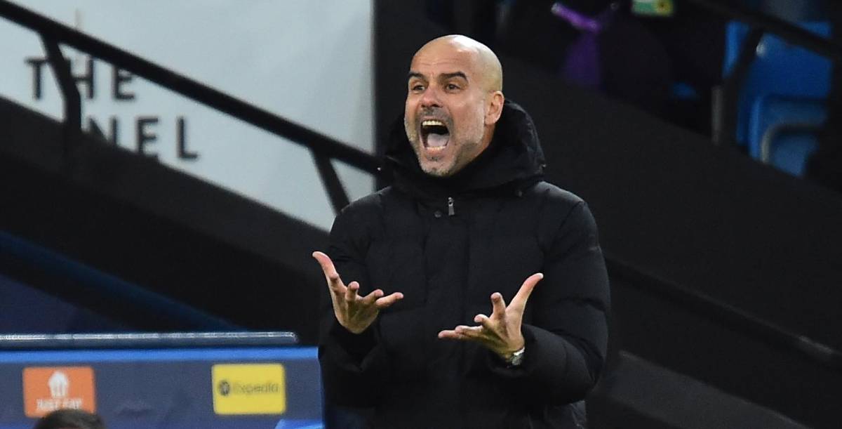 Pep Guardiola y su enfado luego de una ocasión fallada por su jugador Mahrez.