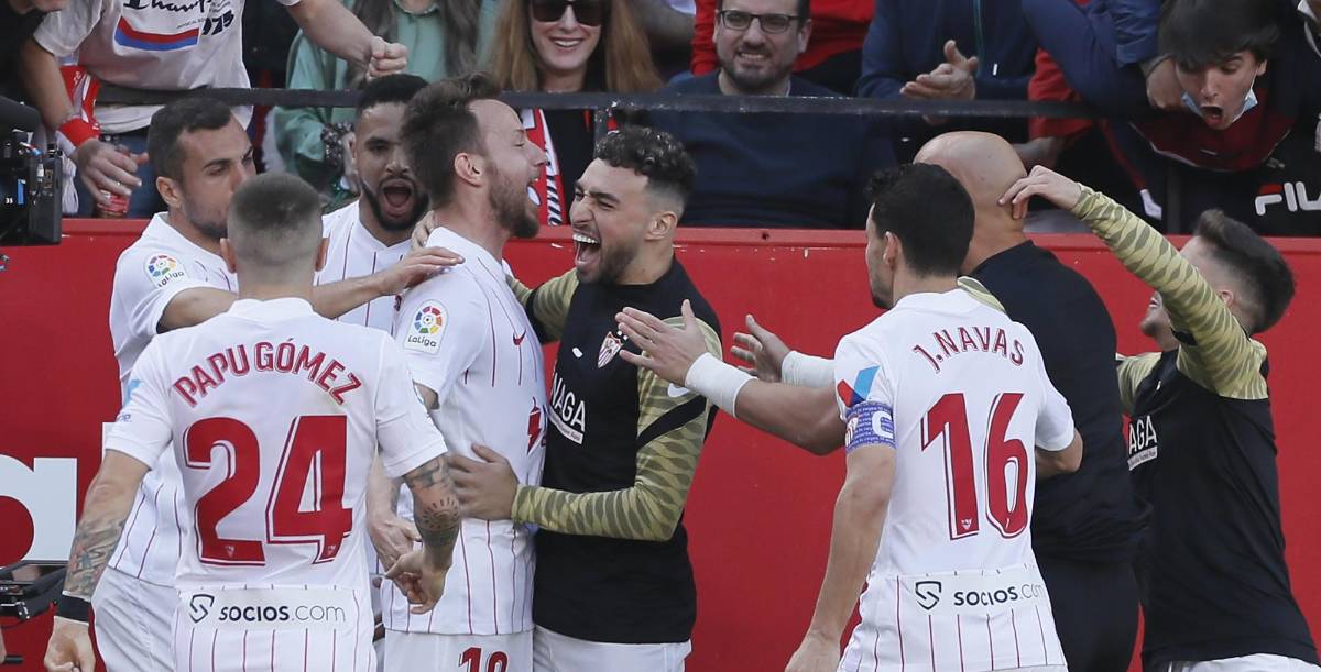 Rakitic y Munir anotaron los goles que le dieron la victoria al Sevilla.