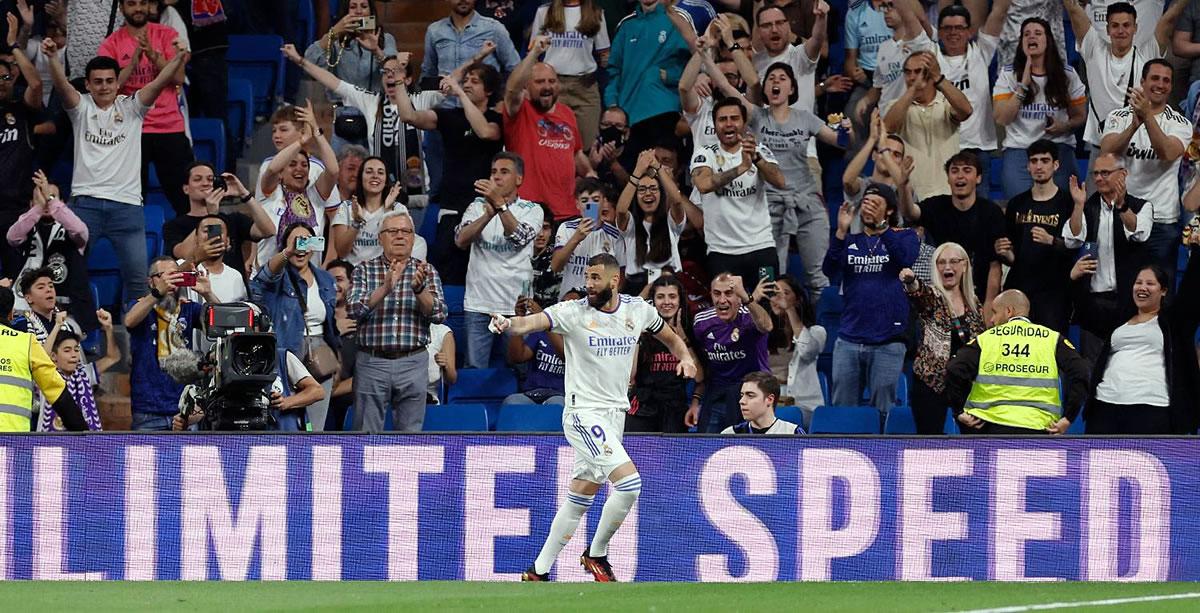 Benzema celebrating his goal with the Madrid fans applauding him.