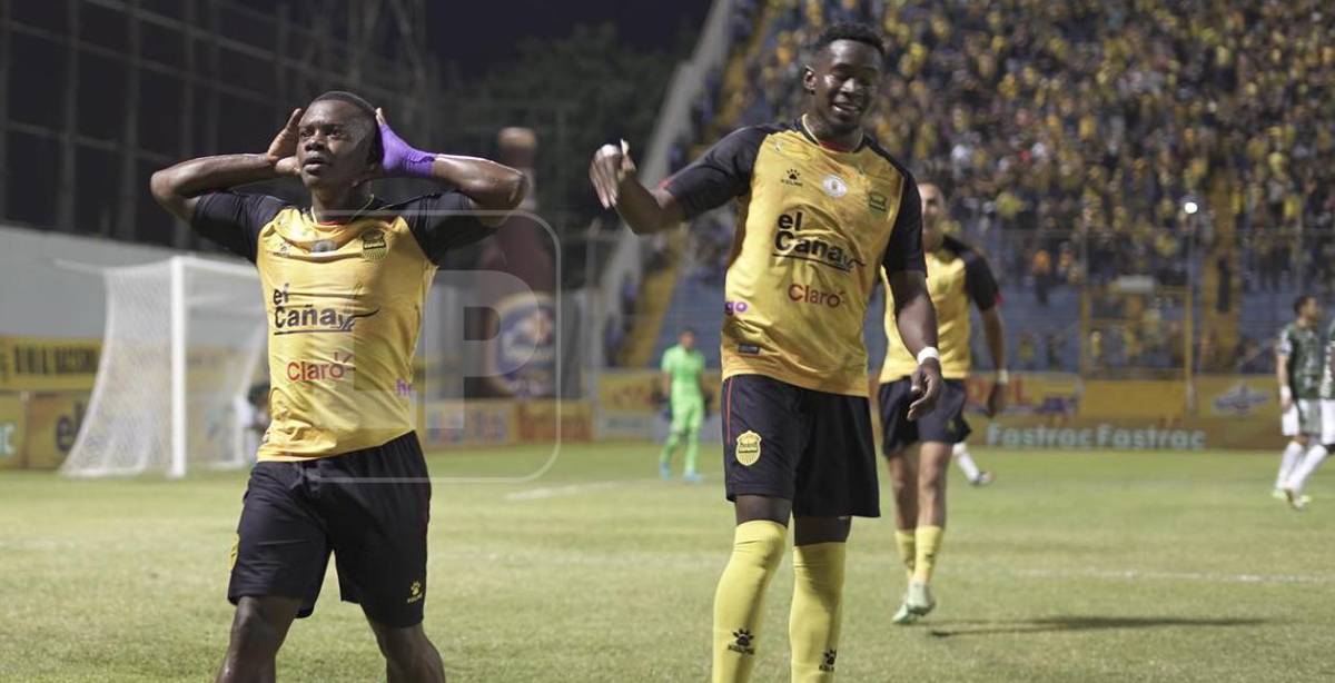 Júnior Lacayo y su festejo tras anotarle al Marathón. El delantero le marcó en dos ocasiones a los verdes en la serie de semifinales.