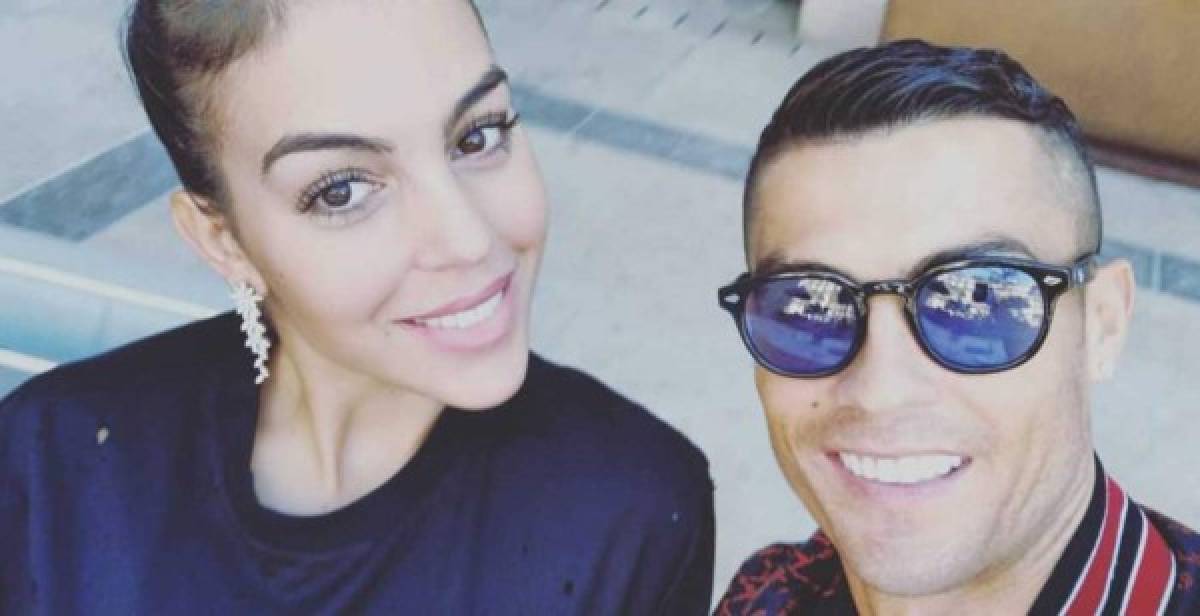 “Siempre duermo con lencería y prefiero la lencería sexy” confesó Georgina cuando le preguntaron cuál era su “truco” para “hacer feliz” a Cristiano Ronaldo.