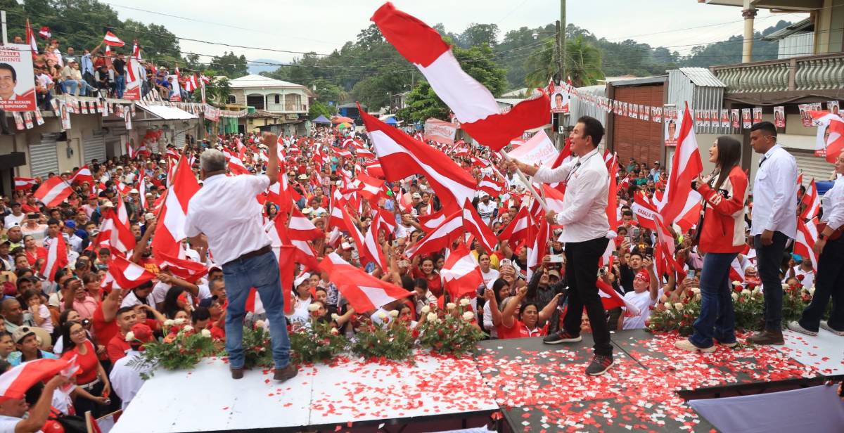 Salvador Nasralla visita Copán y Lempira y promete obras viales