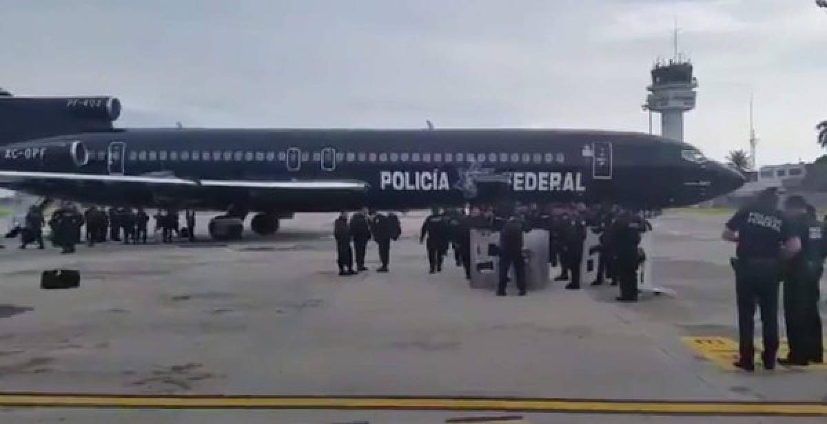 La policía federal envió dos aviones con cientos de agentes a la frontera de Chiapas y Guatemala.