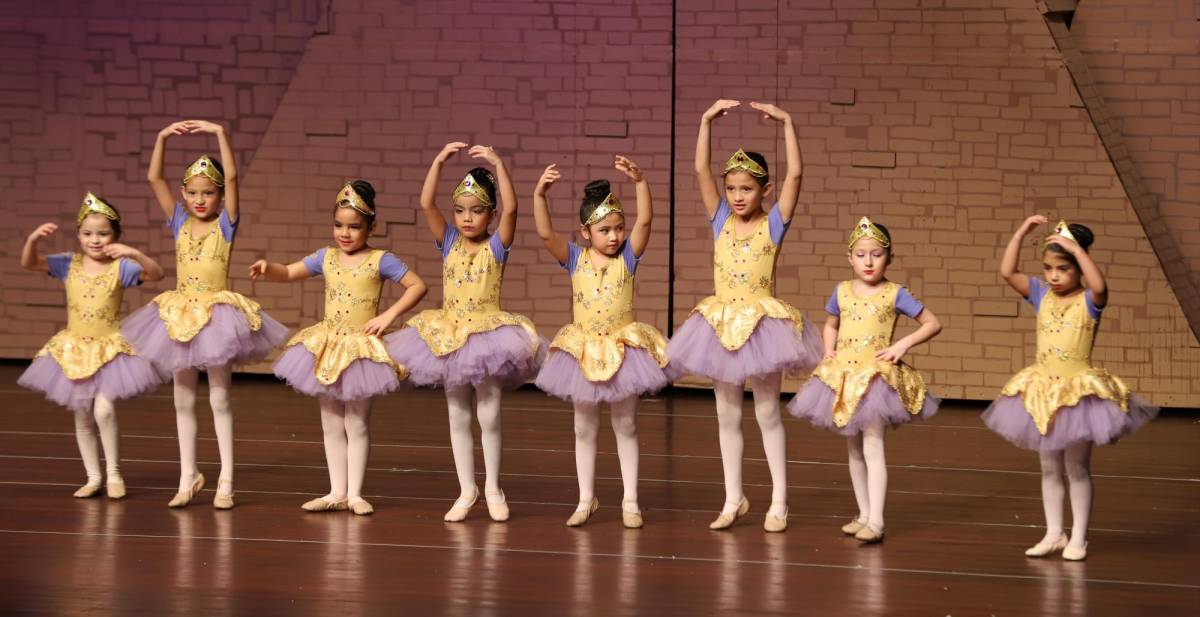 Las estudiantes de ballet durante su participación. 