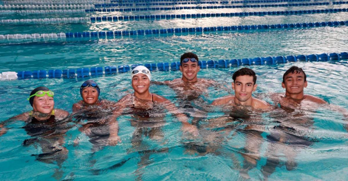 Selección de natación de Honduras viaja al CCCAN en Barbados en busca de la gloria