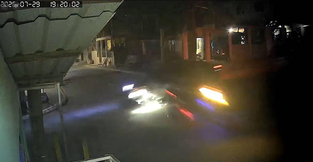 Momento en que militar en moto ignora un alto y muere en Cofradía