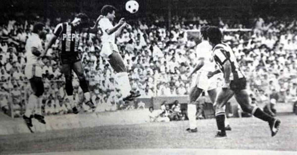 Imagen de esa final que Real España remontó al Olimpia en diciembre de 1988.