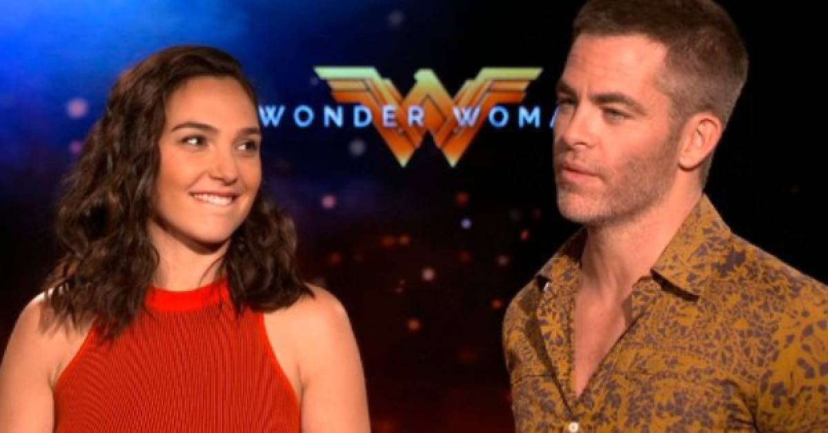 Las miradas de 'amor' de la actriz israelí Gal Gadot, quien interpreta a la Mujer Maravilla, la han delatado en varias ocasiones cuando se encuentra frente al actor Chris Pine.<br/><br/>Los actores han trabajado juntos y es muy notable que hay química entre ambos. Los seguidores de ambos fantesean con que esta relación se hiciera realidad.