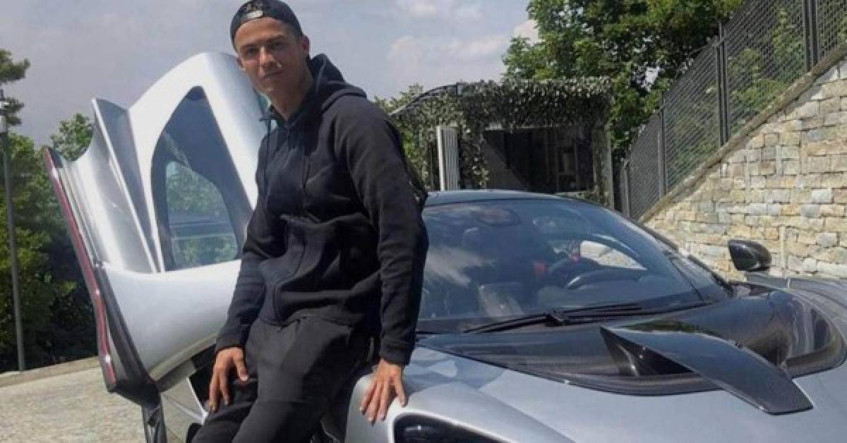 Cristiano Ronaldo ha aprovechado al máximo el verano de Turín, aunque tenga que jugar con la Juventus. El futbolista no pierde tiempo en casa para viajar en su yate o tomar el sol.