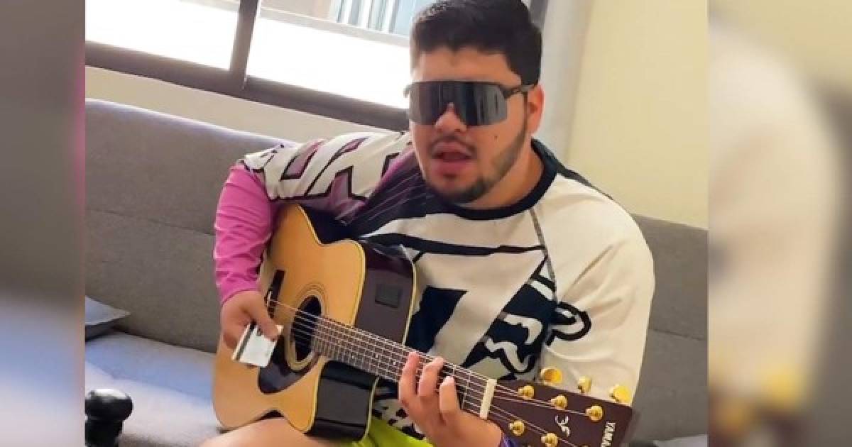 El cantante mexicano de corridos Alex Quintero fue asesinado a balazos mientras se encontraba ofreciendo un concierto en una fiesta privada.