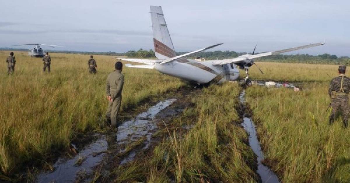 Las autoridades encontraron en la avioneta '16 fardos de droga', cuyo peso no ha sido establecido hasta el momento por las autoridades.