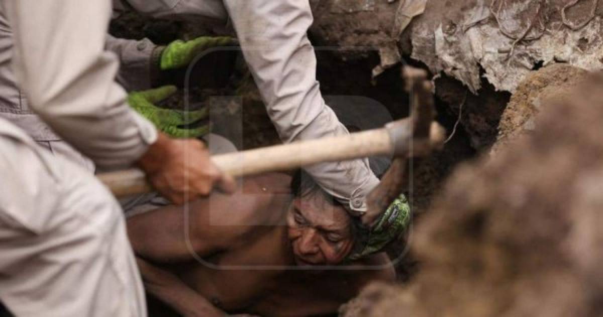 Por más de tres horas los bomberos hicieron una titánica labor. Mientras ellos hacían una carrear contrarreloj, el obrero José Martín Ramírez luchaba por su vida.