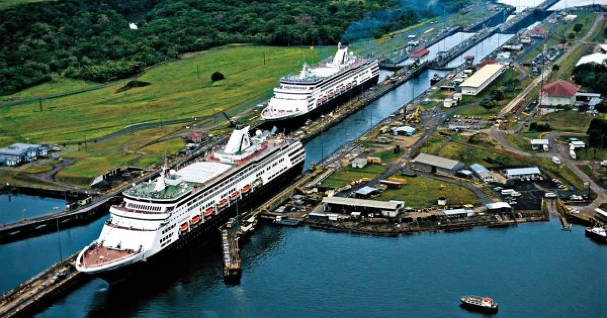 El Canal de Panamá tiene una longitud de 77 kilómetros. S