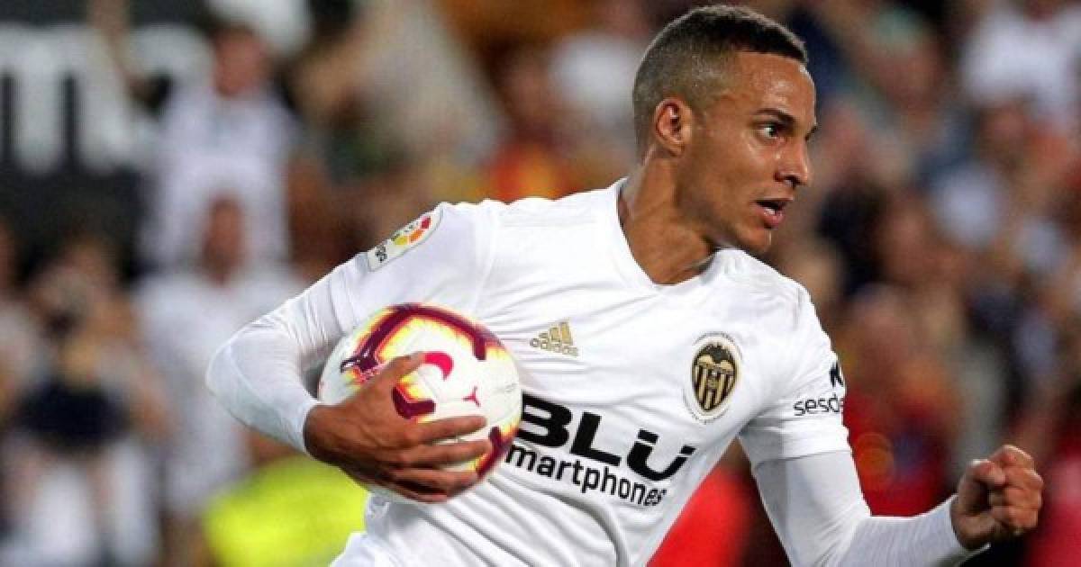 Rodrigo Moreno: La prensa española informa este día que el Barcelona ha contactado al delantero Rodrigo Moreno del Valencia para que llegue a reforzar la zona ofensiva del club catalán. El propio Quique Setién habría pedido el fichaje del ariete español.<br/>