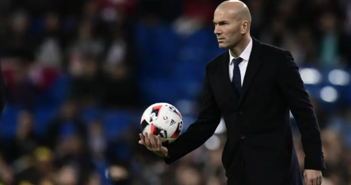 Zinedine Zidane es uno de los favoritos para el PSG, el conjunto parisino lo tiene como uno de los posibles estrategas para sustituir a Galtier, sin embargo, según informa RMC la prioridad del francés es la Juve.