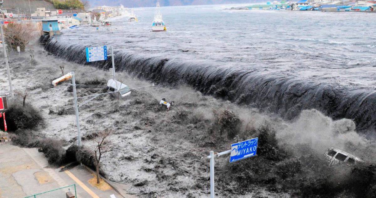 <b>2011: 18,500 muertos en Japón</b>El 11 de marzo de 2011, Japón se vio sacudido por un terremoto de magnitud 9,1. Menos de una hora después, una ola gigantesca de más de 20 metros en algunos puntos golpeó la costa de la región de Tohoku (noreste), arrasando todo a su paso.