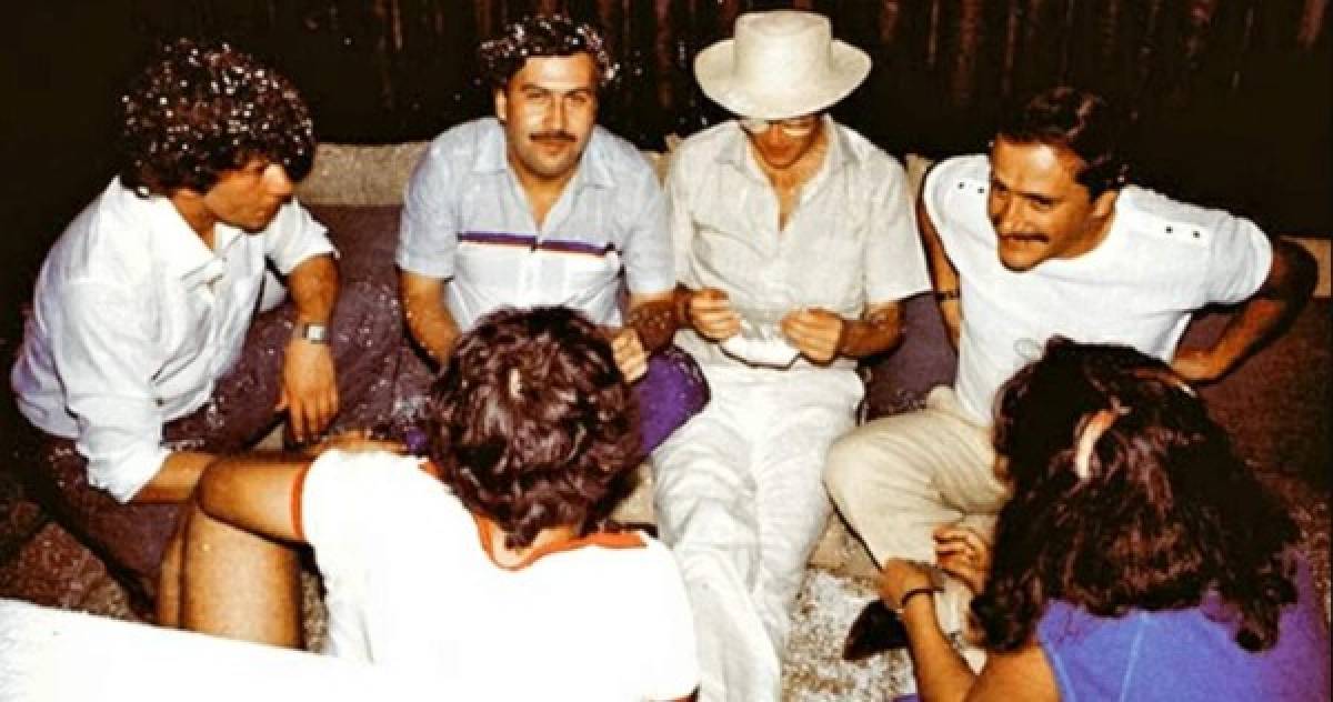 La fiesta de cumpleaños del capo, era una de las más lujosas en Colombia, celebridades del todo el país asistían, así mismo otros narcotraficantes del mundo llegaban a disfrutar. El manager de artistas colombianos, Jairo Martínez, reveló que en las celebraciones se rifaban mujeres extranjeras.