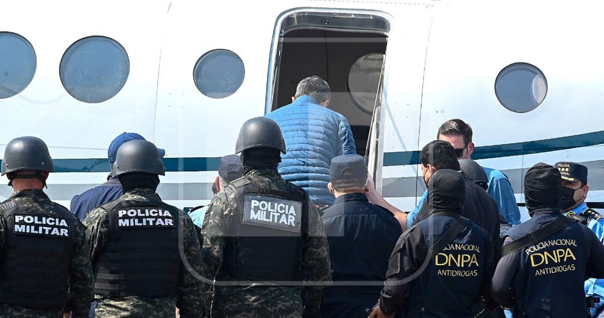El expresidente hondureño Juan Orlando Hernández (2014-2022) fue extraditado este jueves en un avión de la DEA desde Tegucigalpa hacia Estados Unidos.