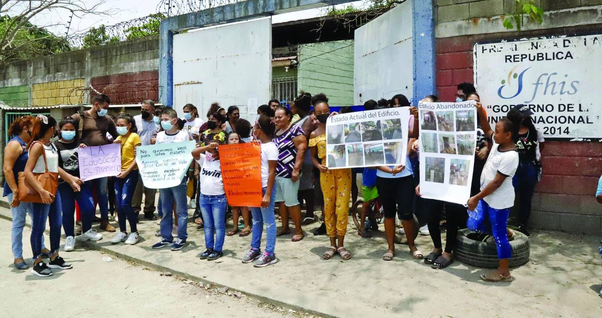 Protestan por predio para escuela José Cecilio del Valle