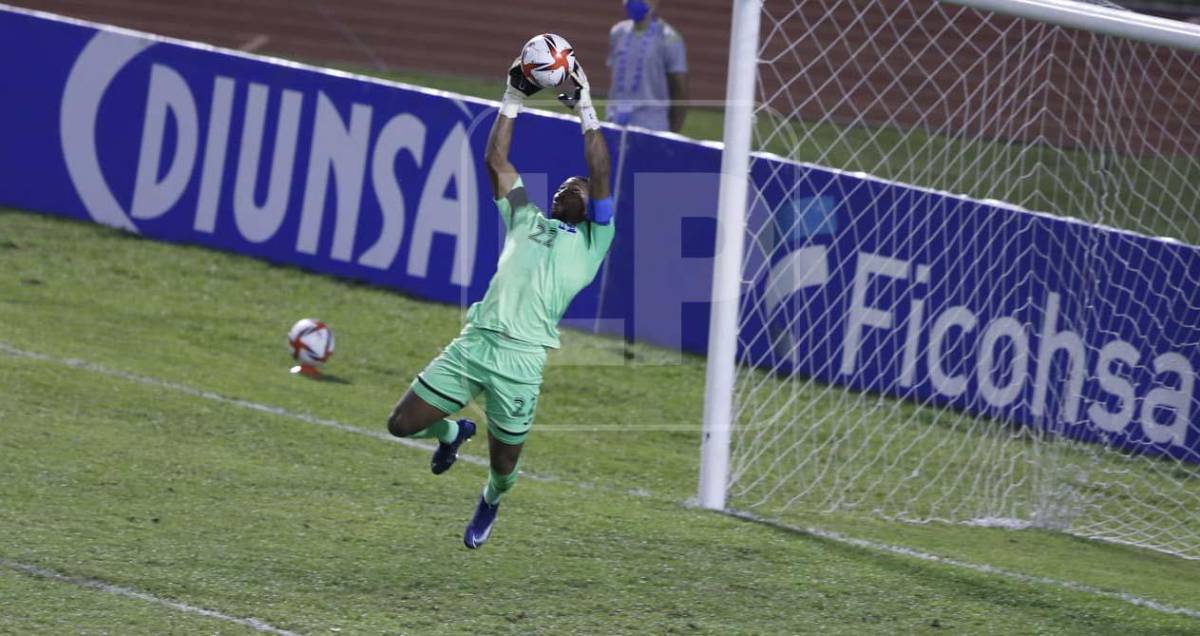 Buba López ha sido el ángel de Honduras en la primera media hora del partido ante Jamaica.