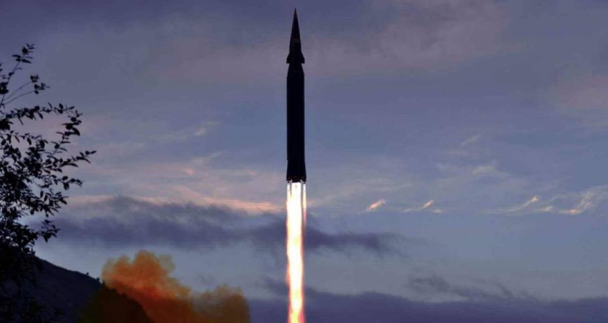 Las imágenes emitidas por la cadena estatal KCTV mostraron también desde diferentes ángulos el Hwasong-8, nuevo misil hipersónico del que hasta ahora solo se había mostrado una fotografía.