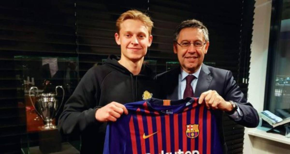 Frenkie De Jong: El mediocampista holandés ya fichó oficialmente con el Barcelona y se unirá al club catalán para la próxima campaña. El jugador ha destacado en el Ajax, firmó hasta el 2024 con el cuadro catalán.