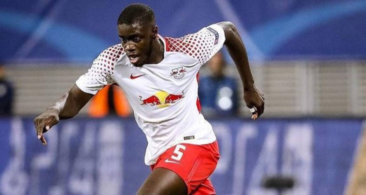 Dayot Upamecano: Defensor francés que destaca en el Leipzig de Alemania. El joven de 21 años de edad está en el radar del Real Madrid y no pudo concretar su fichaje para esta temporada. No lo descartan para el próximo año.