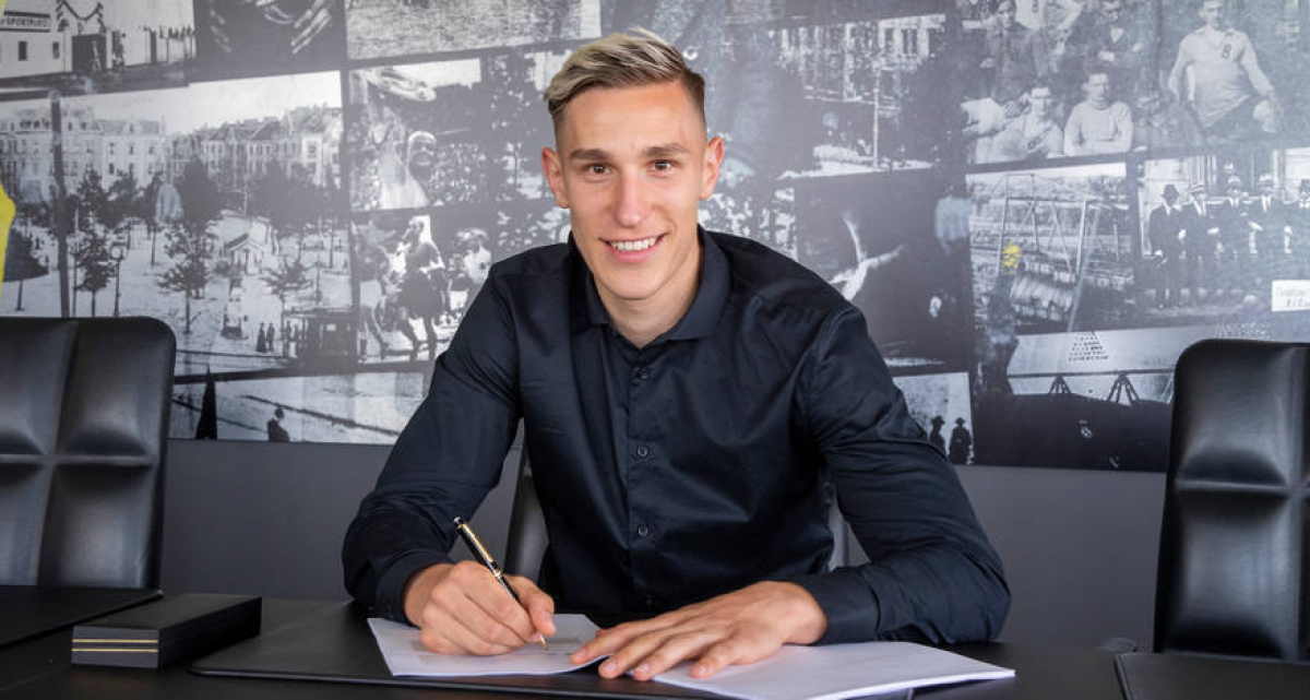 El Borussia Dortmund ha fichado al central alemán Nico Schlotterbeck por 20.000.000 €. Llegará el 1 de julio y firma hasta junio de 2027. El jugador se unirá para la próxima campaña procedente del Friburgo.